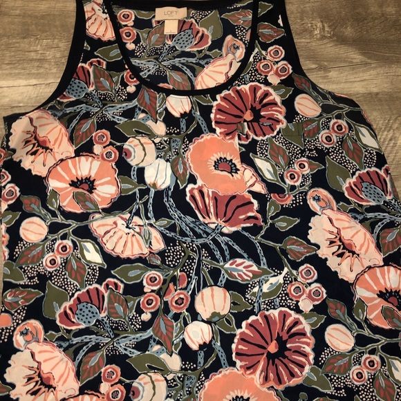 LOFT Tops - Navy floral LOFT tank💙Medium 🌸 LIKE NEW